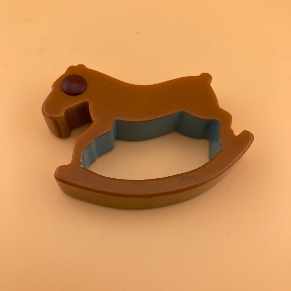 Bakelite Vintage Rocking Horse Napkin Ring - Picture 4 of 9